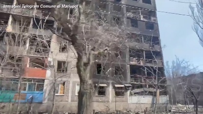 Scene from Ucraina, edifici distrutti e strade deserte: Mariupol a un mese dall'invasione russa