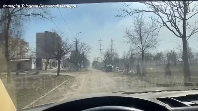 Scene from Ucraina, edifici distrutti e strade deserte: Mariupol a un mese dall'invasione russa
