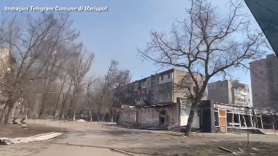 Scene from Ucraina, edifici distrutti e strade deserte: Mariupol a un mese dall'invasione russa