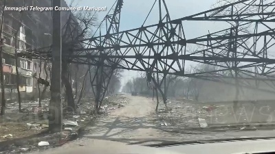 Scene from Ucraina, edifici distrutti e strade deserte: Mariupol a un mese dall'invasione russa