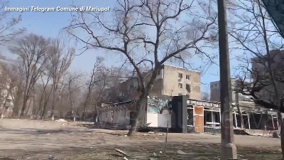 Scene from Ucraina, edifici distrutti e strade deserte: Mariupol a un mese dall'invasione russa