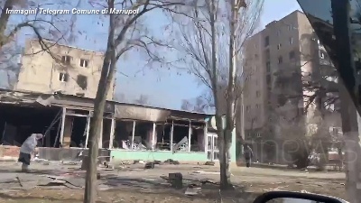 Scene from Ucraina, edifici distrutti e strade deserte: Mariupol a un mese dall'invasione russa