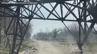 Scene from Ucraina, edifici distrutti e strade deserte: Mariupol a un mese dall'invasione russa
