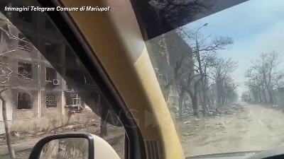 Scene from Ucraina, edifici distrutti e strade deserte: Mariupol a un mese dall'invasione russa