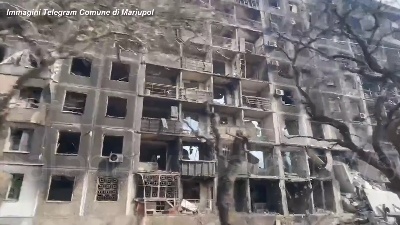 Scene from Ucraina, edifici distrutti e strade deserte: Mariupol a un mese dall'invasione russa