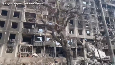 Scene from Ucraina, edifici distrutti e strade deserte: Mariupol a un mese dall'invasione russa