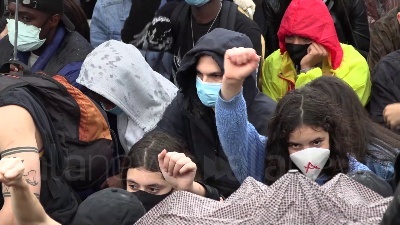Scene from "Black lives matter", a Milano 8 minuti di silenzio per ricordare Geroge Floyd