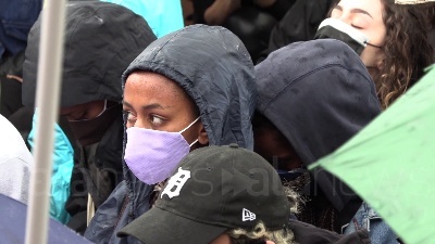 Scene from "Black lives matter", a Milano 8 minuti di silenzio per ricordare Geroge Floyd