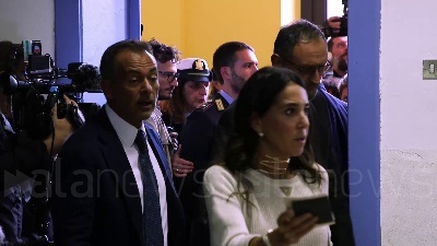 Scene from Elezioni, Berlusconi al voto a Milano insieme alla compagna Marta Fascina