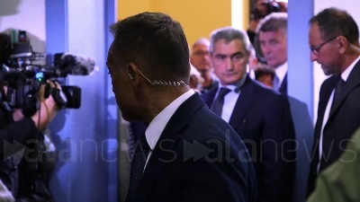 Scene from Elezioni, Berlusconi al voto a Milano insieme alla compagna Marta Fascina