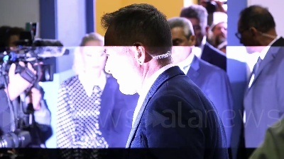Scene from Elezioni, Berlusconi al voto a Milano insieme alla compagna Marta Fascina