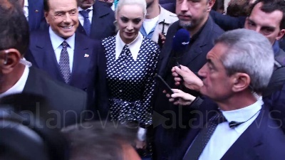 Scene from Elezioni, Berlusconi al voto a Milano insieme alla compagna Marta Fascina