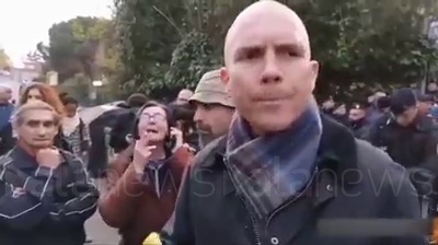 Scene from Simone, il 15enne che a Torre Maura ha sfidato Casapound