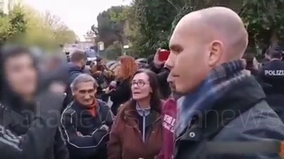 Scene from Simone, il 15enne che a Torre Maura ha sfidato Casapound
