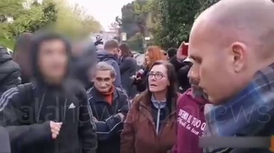 Scene from Simone, il 15enne che a Torre Maura ha sfidato Casapound