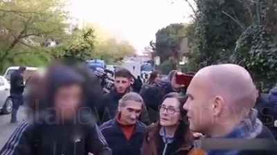 Scene from Simone, il 15enne che a Torre Maura ha sfidato Casapound