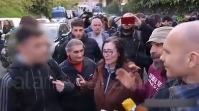Scene from Simone, il 15enne che a Torre Maura ha sfidato Casapound