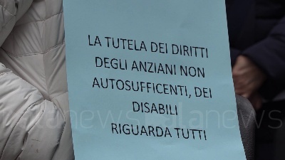 Scene from Covid, flash mob a Milano contro riforma sanitaria lombarda: "Va cancellata non modificata"