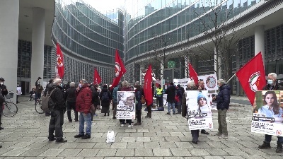 Scene from Covid, flash mob a Milano contro riforma sanitaria lombarda: "Va cancellata non modificata"