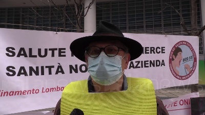 Scene from Covid, flash mob a Milano contro riforma sanitaria lombarda: "Va cancellata non modificata"