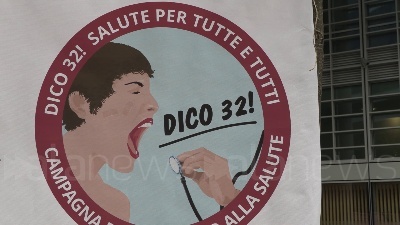 Scene from Covid, flash mob a Milano contro riforma sanitaria lombarda: "Va cancellata non modificata"