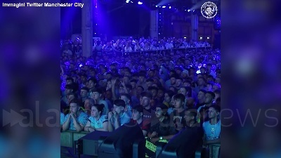 Scene from Champions League, l'esultanza sfrenata dei tifosi del City al gol di Rodri