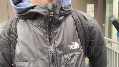 Scene from Berlusconi, fan 17enne gli porta una lettera al San Raffaele: "Non sei solo"