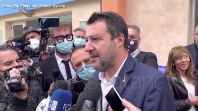 Scene from Salvini: "Più che vietare i cortei, il ministro dell'Interno blocchi gli sbarchi"