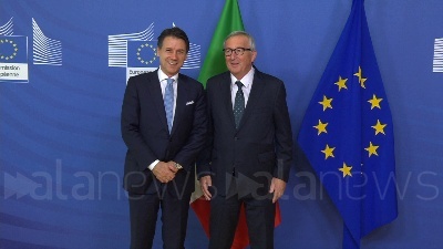 Scene from Juncker: "Contento di ricevere Conte"