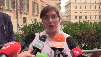 Scene from Mondo Convenienza, i lavoratori: "Con nostro stipendio non possiamo vivere"