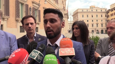 Scene from Mondo Convenienza, i lavoratori: "Con nostro stipendio non possiamo vivere"