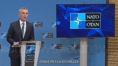 Scene from Ucraina, Stoltenberg: "Nato reagirà a qualunque attacco a un alleato"