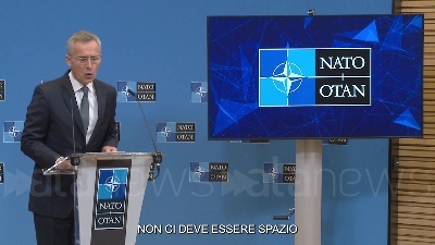 Scene from Ucraina, Stoltenberg: "Nato reagirà a qualunque attacco a un alleato"