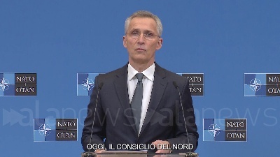 Scene from Ucraina, Stoltenberg: "Nato reagirà a qualunque attacco a un alleato"