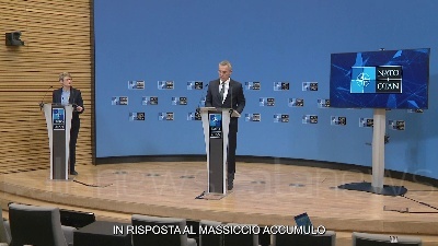 Scene from Ucraina, Stoltenberg: "Nato reagirà a qualunque attacco a un alleato"