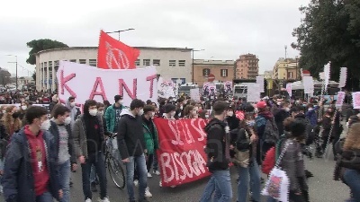 Scene from Scuola, Miur blindato per la protesta degli studenti: "No alla propaganda della Azzolina"