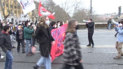 Scene from Scuola, Miur blindato per la protesta degli studenti: "No alla propaganda della Azzolina"
