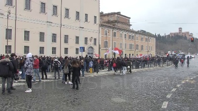 Scene from Scuola, Miur blindato per la protesta degli studenti: "No alla propaganda della Azzolina"