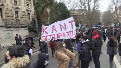 Scene from Scuola, Miur blindato per la protesta degli studenti: "No alla propaganda della Azzolina"