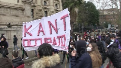 Scene from Scuola, Miur blindato per la protesta degli studenti: "No alla propaganda della Azzolina"