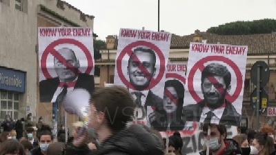 Scene from Scuola, Miur blindato per la protesta degli studenti: "No alla propaganda della Azzolina"