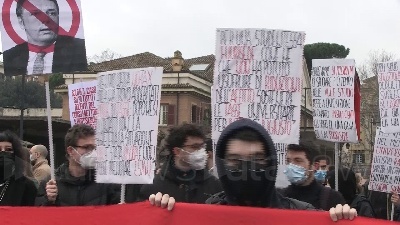 Scene from Scuola, Miur blindato per la protesta degli studenti: "No alla propaganda della Azzolina"