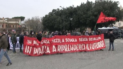 Scene from Scuola, Miur blindato per la protesta degli studenti: "No alla propaganda della Azzolina"