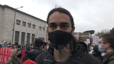 Scene from Scuola, Miur blindato per la protesta degli studenti: "No alla propaganda della Azzolina"