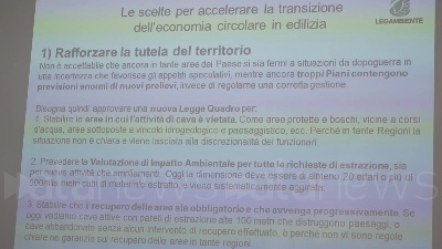 Scene from Legambiente, svelato in Sicilia il Rapporto Cave 2021