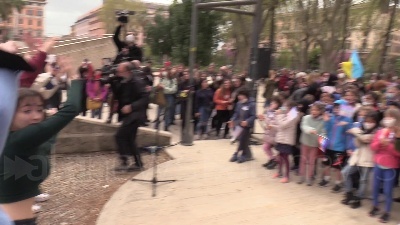 Scene from Ucraina, bambini e ragazzi in piazza a Roma contro la guerra