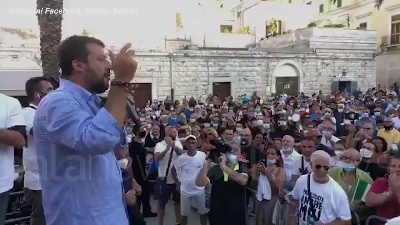 Scene from Salvini: "Azzolina incapace, se ne deve andare"