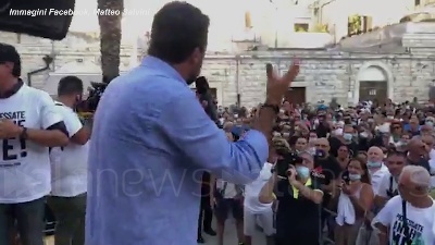 Scene from Salvini: "Azzolina incapace, se ne deve andare"