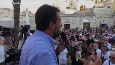 Scene from Salvini: "Azzolina incapace, se ne deve andare"