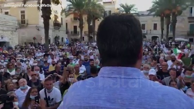 Scene from Salvini: "Azzolina incapace, se ne deve andare"